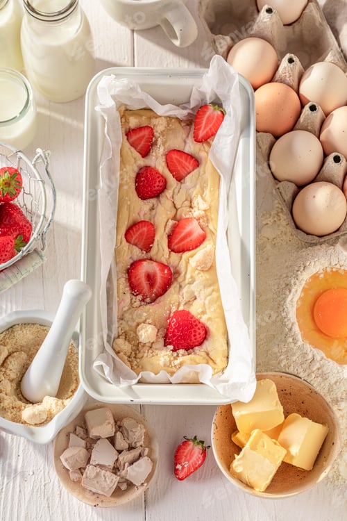 Preview: Delicious strawberry yeast cake as summer dessert.
