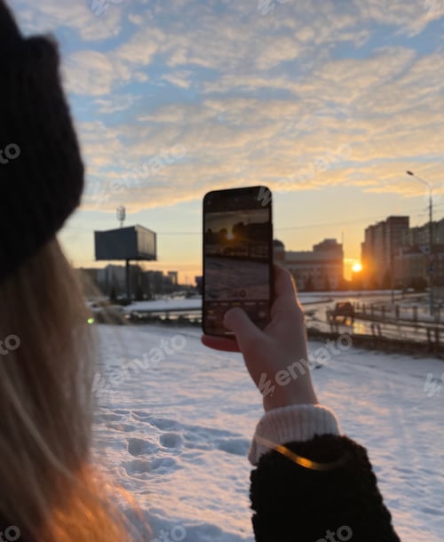Preview: The girl is taking pictures of sunset