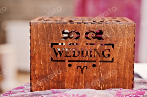 Preview: Close-up photo of a wooden brown box with inscription "wedding".