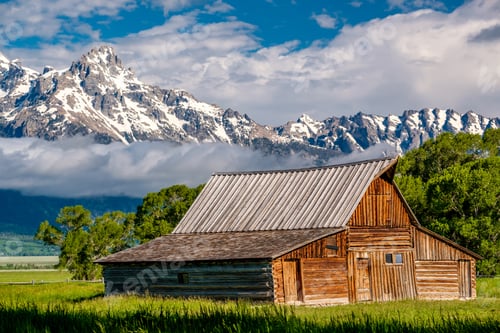 Preview: Old barn in Grand Teton Mountains