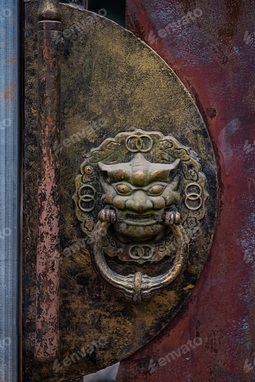 Preview: Dragon head door knocker, close up. Antique Chinese handle knocker.