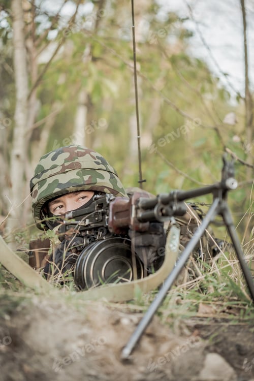 Preview: Shooter lying in the grass