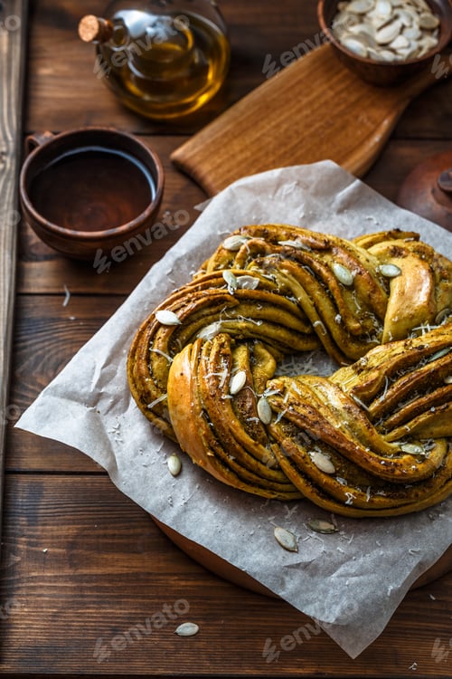 Preview: Babka Brioche Wreath with Pesto and Parmesan