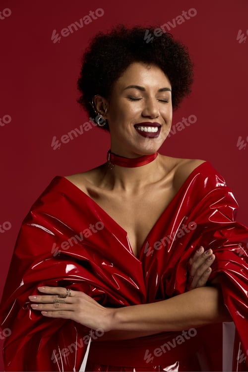 Preview: Elegance and charm shine through in vibrant red fashion statement