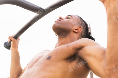 Preview: Hispanic sportsman doing pull ups