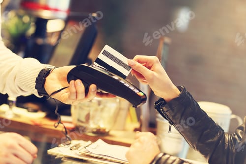 Preview: Woman paying in restaurant