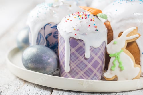 Preview: Easter table with Easter cakes