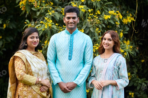 Preview: Indian People in Traditional Clothes