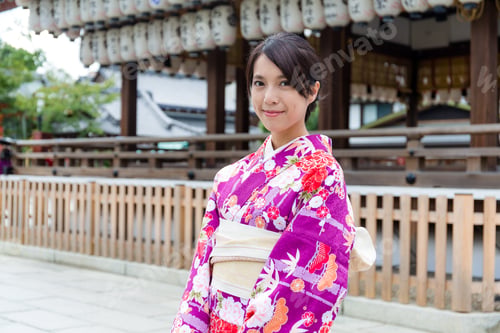 Preview: Woman wearing kimono in Kyoto