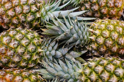 Preview: A lot of pineapple fruit background, pineapples in the grocery store