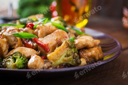 Preview: Stir fry with chicken, mushrooms, broccoli and peppers - Chinese food