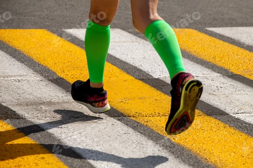 Preview: Woman runner legs in compression sleeves