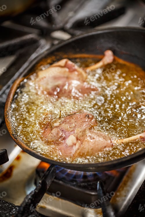Preview: Duck legs frying