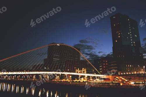 Vista previa: Calatrava's bridge in Bilbao. Bridge over a river.