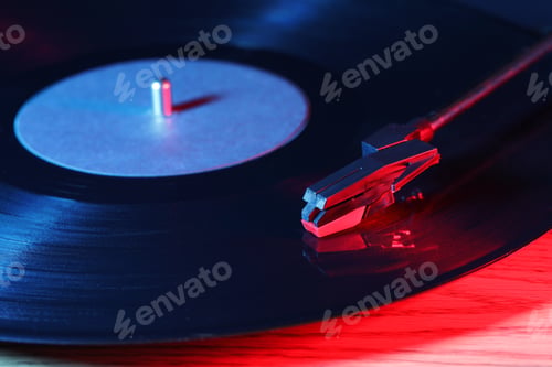 Preview: Turntable with vinyl record on wooden table, closeup