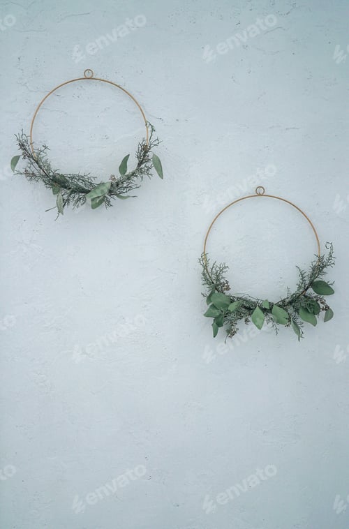 Preview: Spring or summer decor on the wall, DIY wreath of green branches