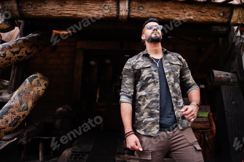 Preview: Awesome beautiful tall ararbian beard macho man
