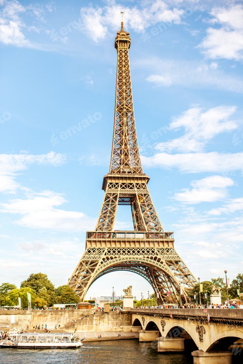 Preview: Eiffel tower in Paris