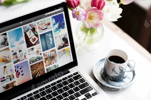 Preview: Laptop Notebook Showing Photo Gallery Screen