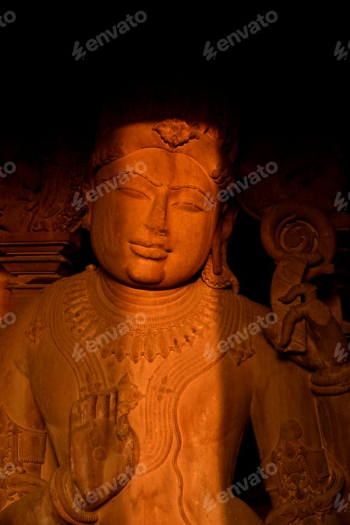 Preview: Vishnu Idol inside Chaturbhuj temple in Khajuraho, India, UNESCO world Heritage site