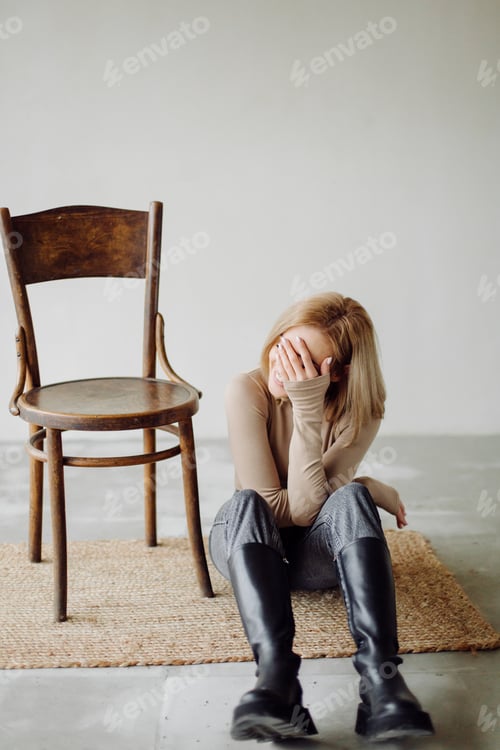 Preview: Fashion portrait of young elegant woman