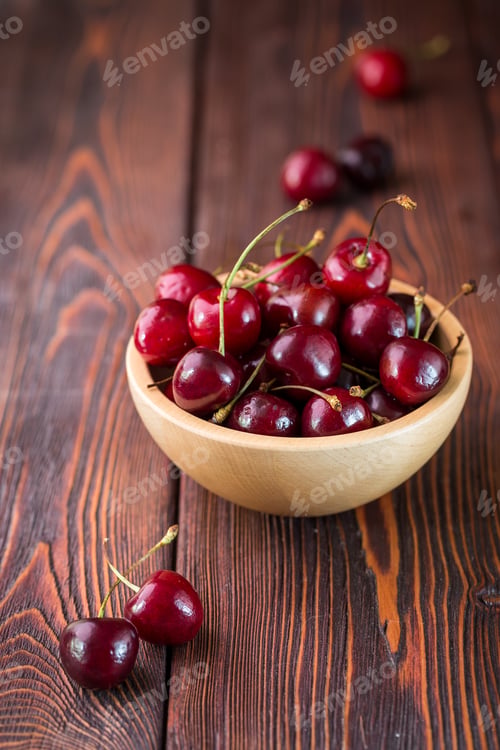 Preview: Cherry in a wooden bowl