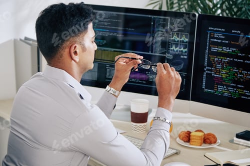 Preview: Developer taking off glasses