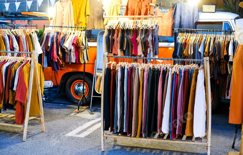 Preview: An openair clothing market