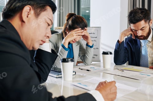 Preview: Business team discussing crisis