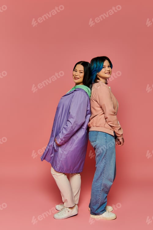 Preview: Duo in pink: asian mother and daughter pose