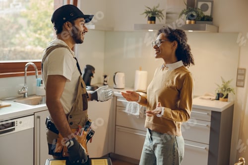 Preview: Young master of household maintenance service consulting clients at home