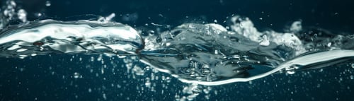 Preview: Water in aquarium against dark blue background