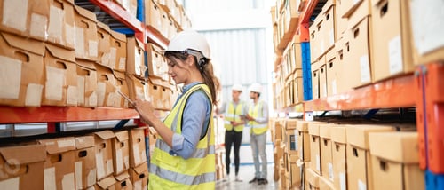 Preview: A worker in the warehouse uses a smart tablet to check the stock is on the shelves.