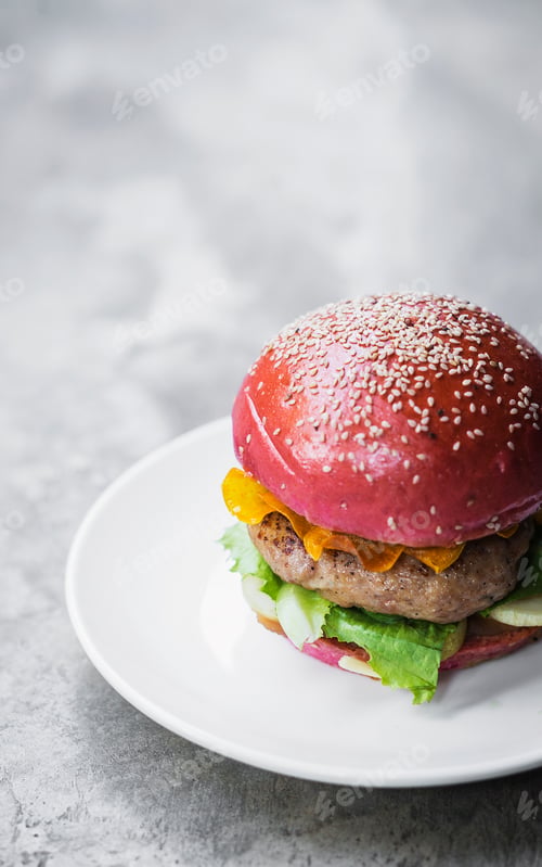 Preview: gourmet novelty chicken burger in beetroot bun