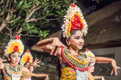 Preview: Bali, Indonesia - August, 15 2015: Ethnic girls dancing traditional dance