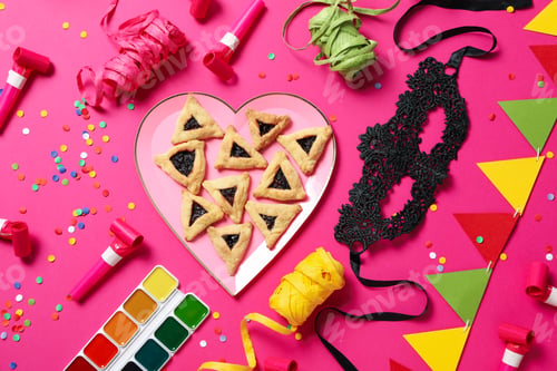 Preview: A mask with traditional cookies for the day of Purim.