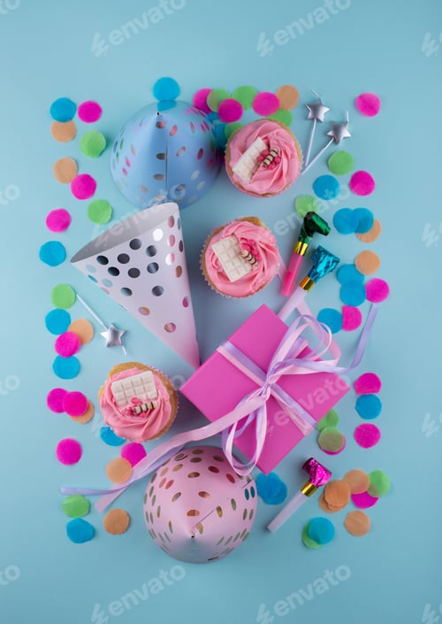 Preview: Birthday partry concept with cupcake