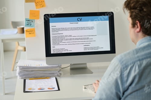 Preview: Businessman posting his resume online