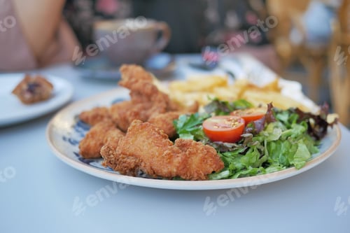 Preview: Crispy fried chicken wings on a plate top view .