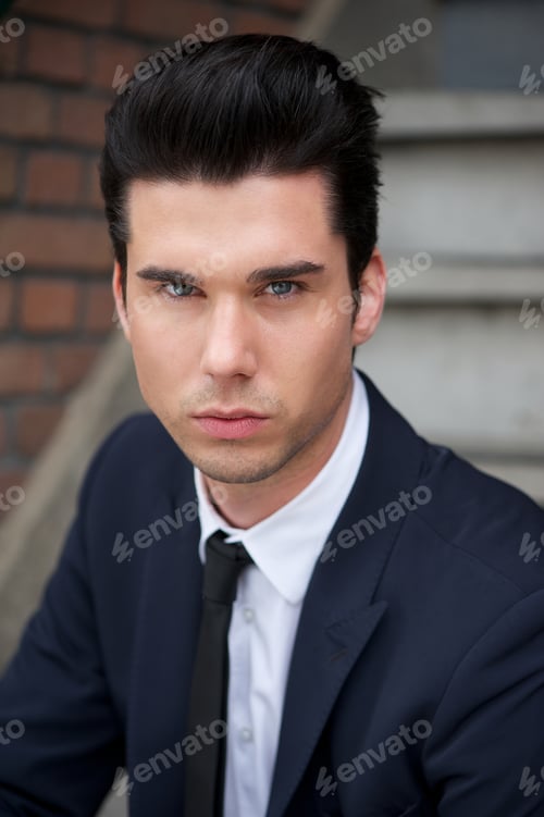 Preview: Portrait of a handsome young businessman