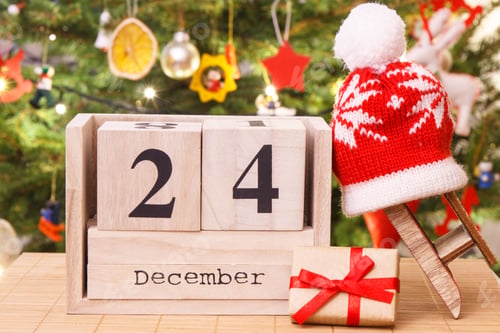 Preview: Date 24 December, gifts with sled and cap, tree with decoration, Christmas eve time concept