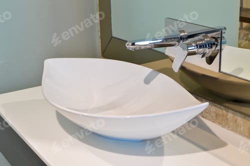 Preview: The modern washbasin and sleek faucet in the hotel bathroom combine style and functionality