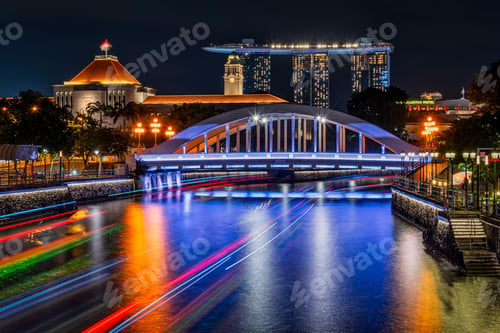 Preview: View of Elgin Bridge and the iconic Marina Bay Sands at night.