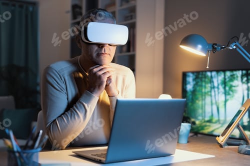 Preview: Man sitting at desk and experiencing virtual reality