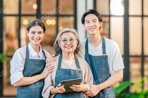 Preview: Family Business Portrait in Front of Ceramic Shop and Warehouse