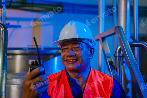 Preview: Employee is working at beverage factory.