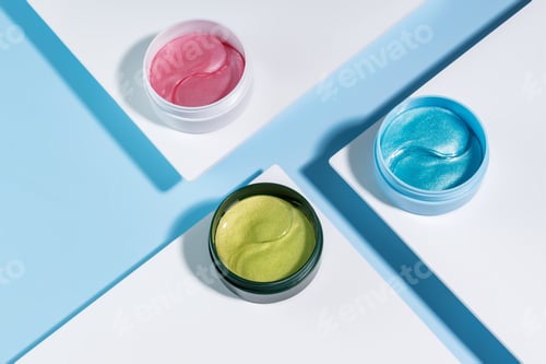 Preview: Hydrogel cosmetic eye patches for skin care on trendy white podiums on blue. Product for lifting