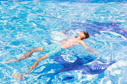 Preview: Boy swimming in pool