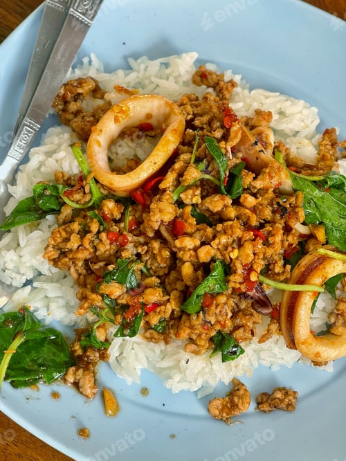 Preview: Rice topped with stir-fried pork and basil, Rice topped with stir fried minced pork and basil with F