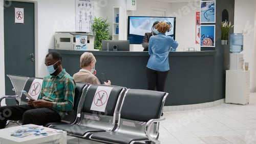 Preview: Patients filling in medical report to start preventive consultation